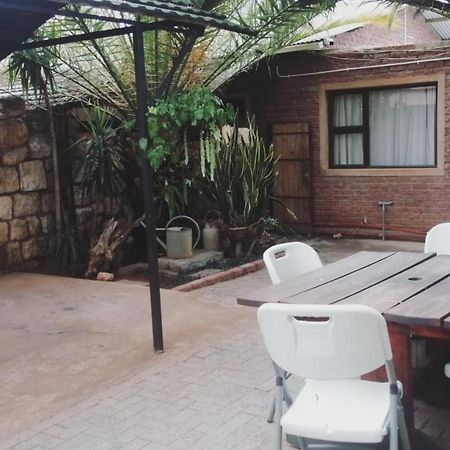 Hostel Tsumeb Backpackers&Safari Exterior foto